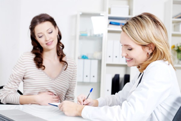 Khi có bệnh lúc mang thai cần đi khám và điều trị theo chỉ định của bác sĩ