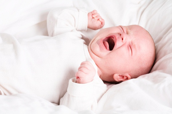 Trẻ sơ sinh ngủ không sâu giấc sẽ ảnh hưởng đến sự phát triển của trẻ