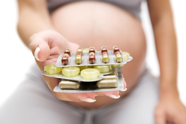 Rất nhiều chị em không biết mình mang thai tháng đầu nên rất lo lắng khi lỡ uống kháng sinh
